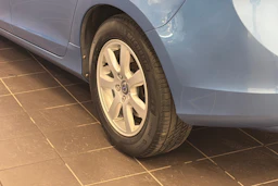 sininen Volvo V60 2014 kuva 10.