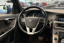 sininen Volvo V60 2014 kuva 12.