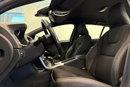 sininen Volvo V60 2014 kuva 13.