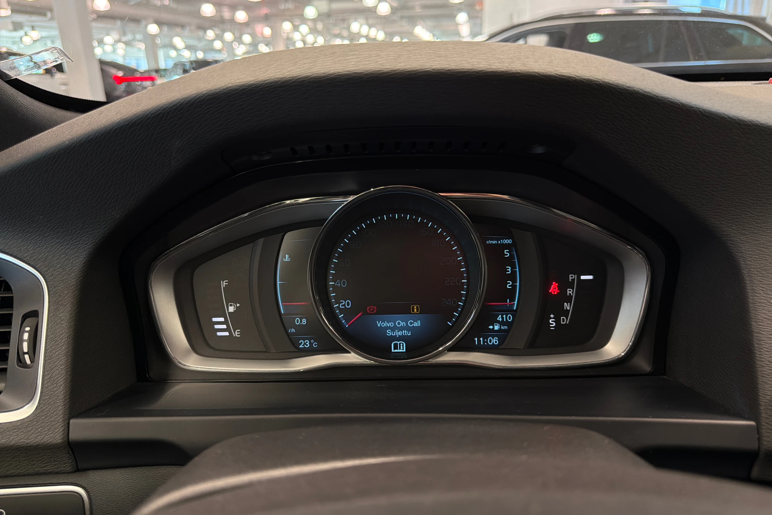 sininen Volvo V60 2014 kuva 16.