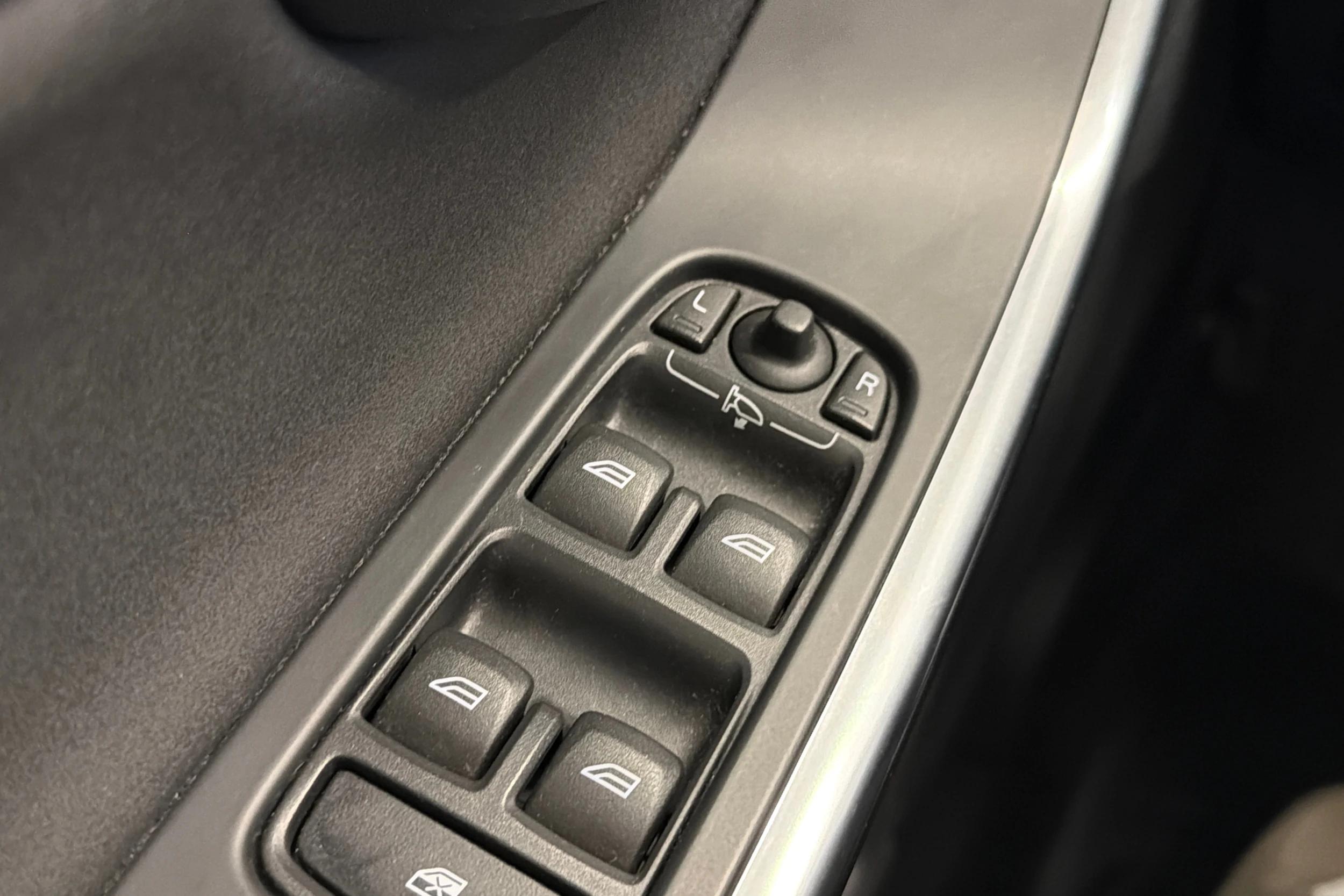 sininen Volvo V60 2014 kuva 18.