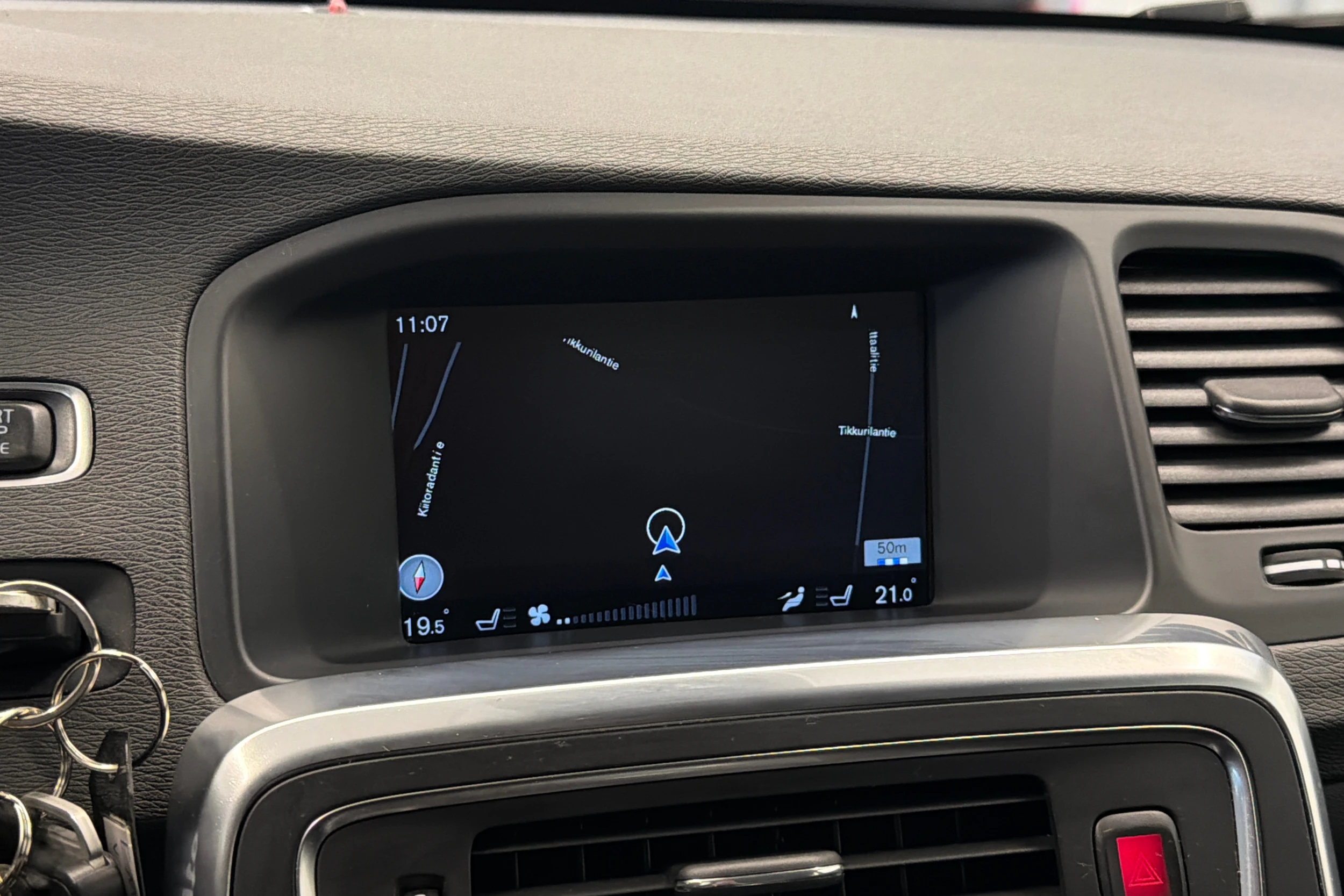 sininen Volvo V60 2014 kuva 23.