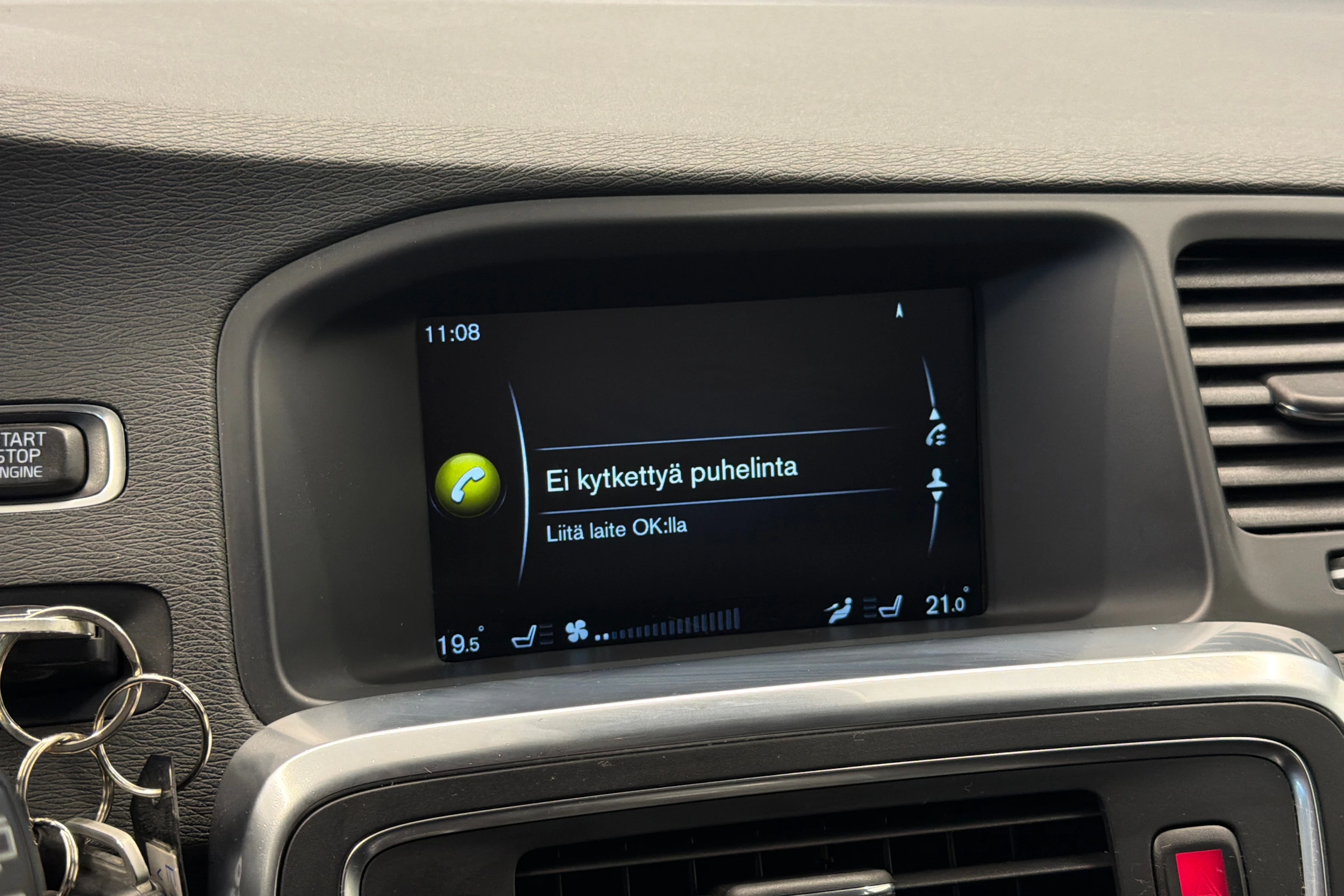 sininen Volvo V60 2014 kuva 24.