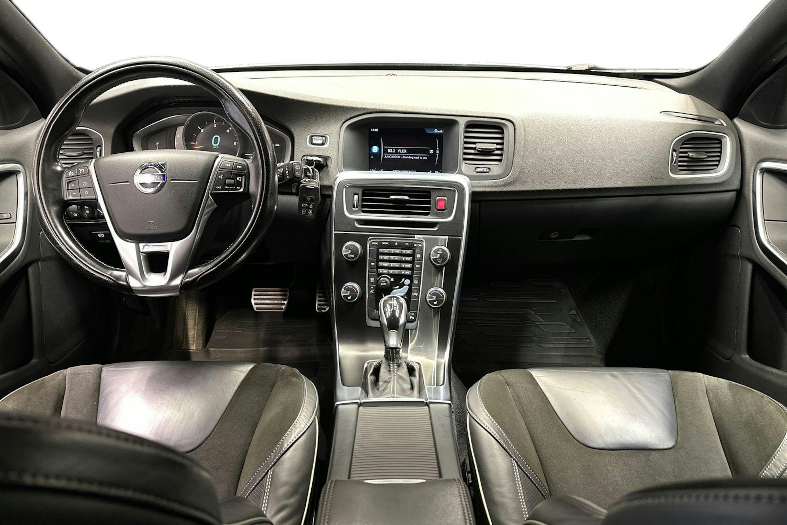 valkoinen Volvo V60 2014 kuva 7.