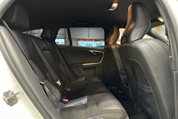 valkoinen Volvo V60 2014 kuva 13.