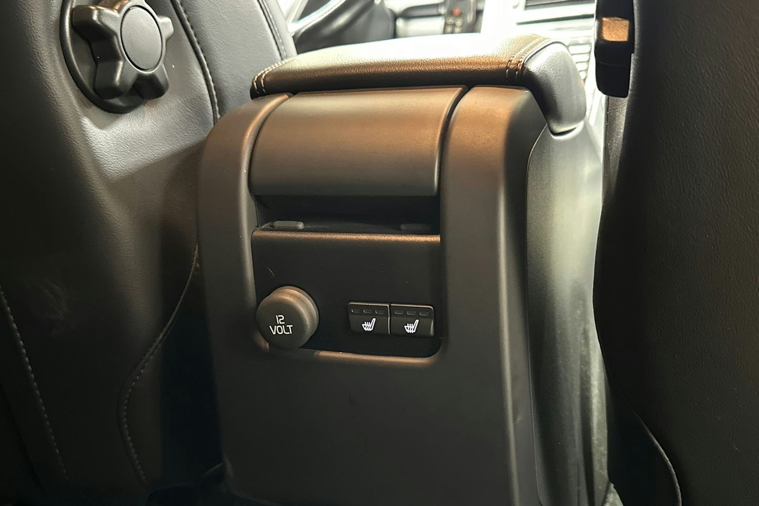 valkoinen Volvo V60 2014 kuva 14.