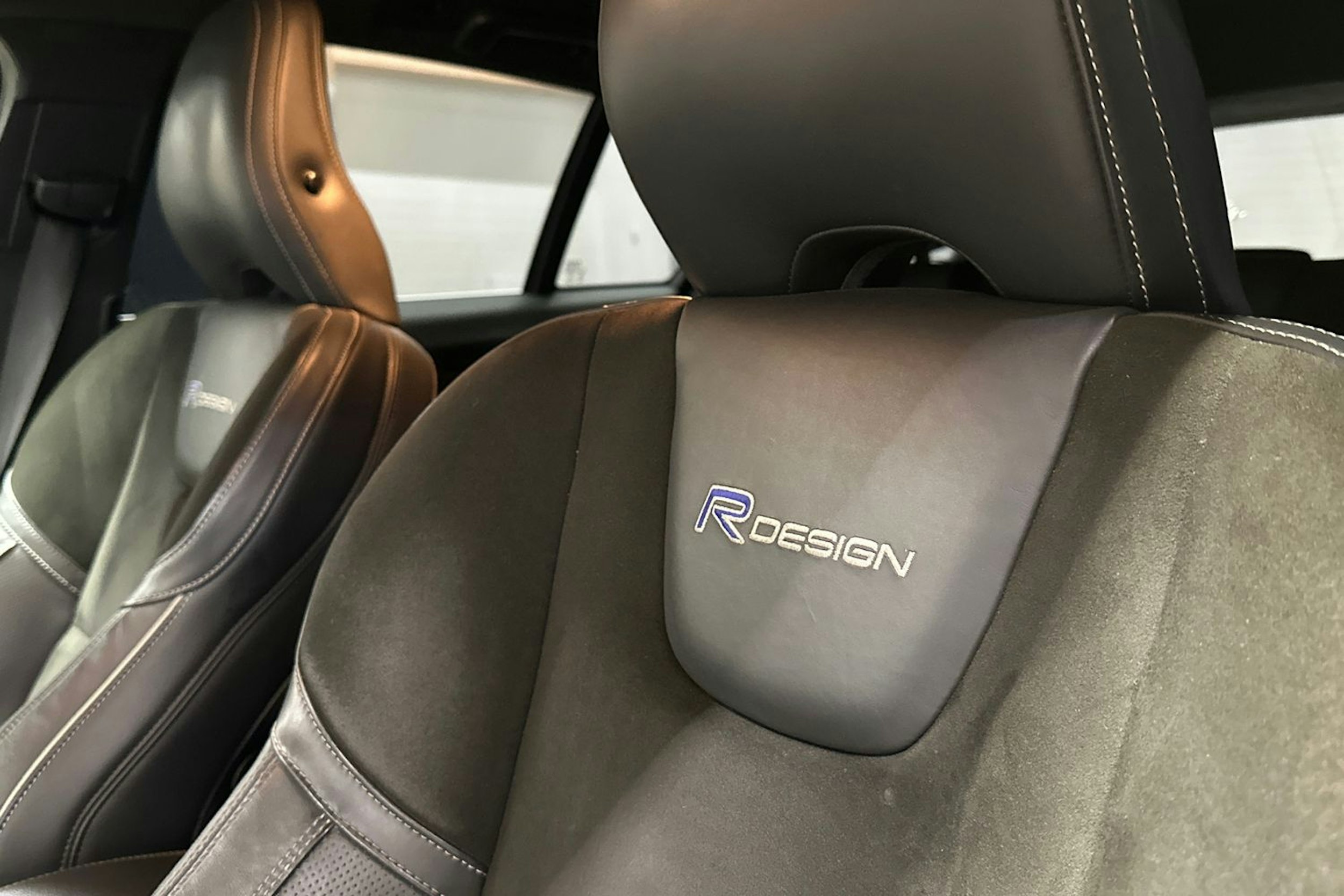valkoinen Volvo V60 2014 kuva 16.