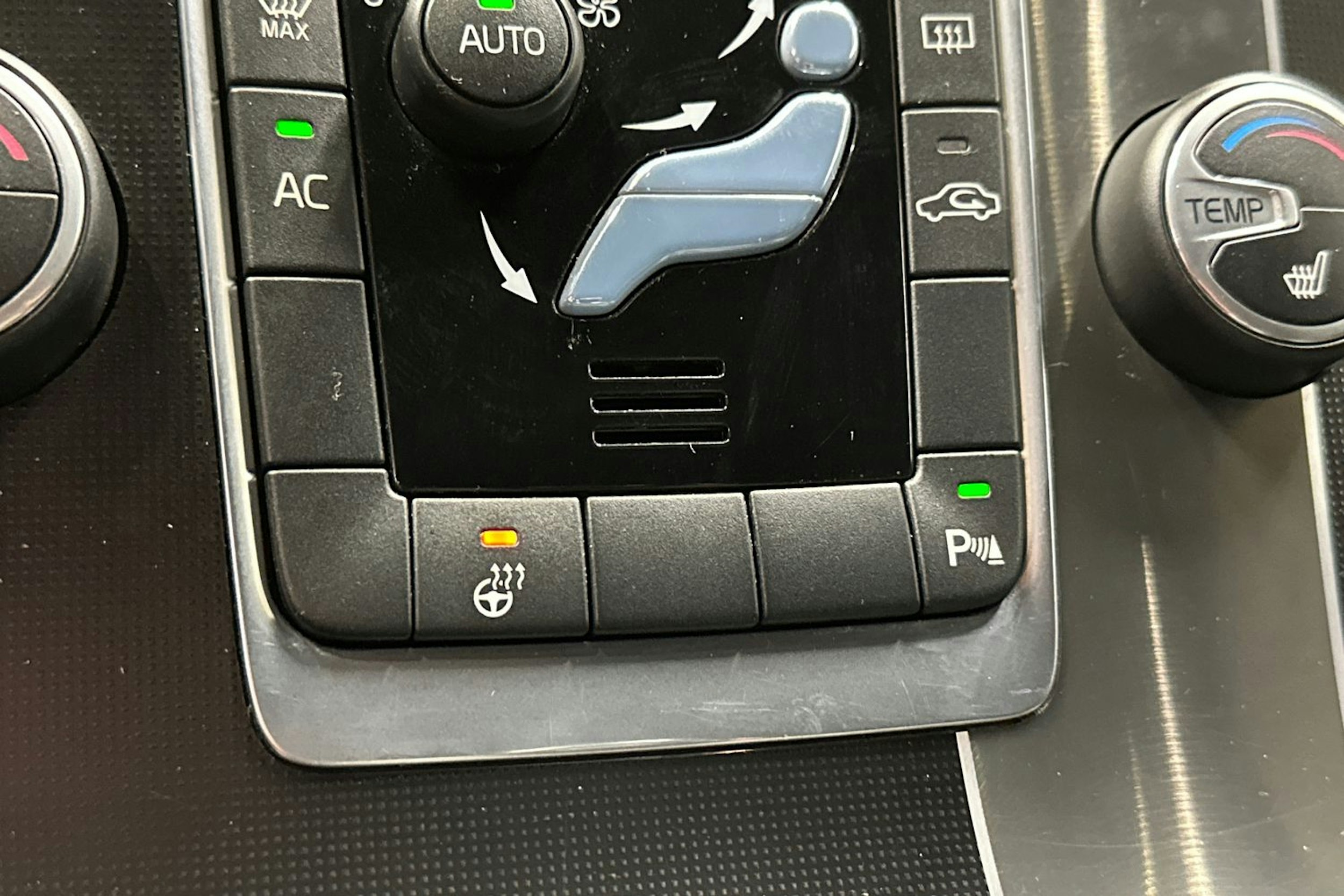 valkoinen Volvo V60 2014 kuva 21.