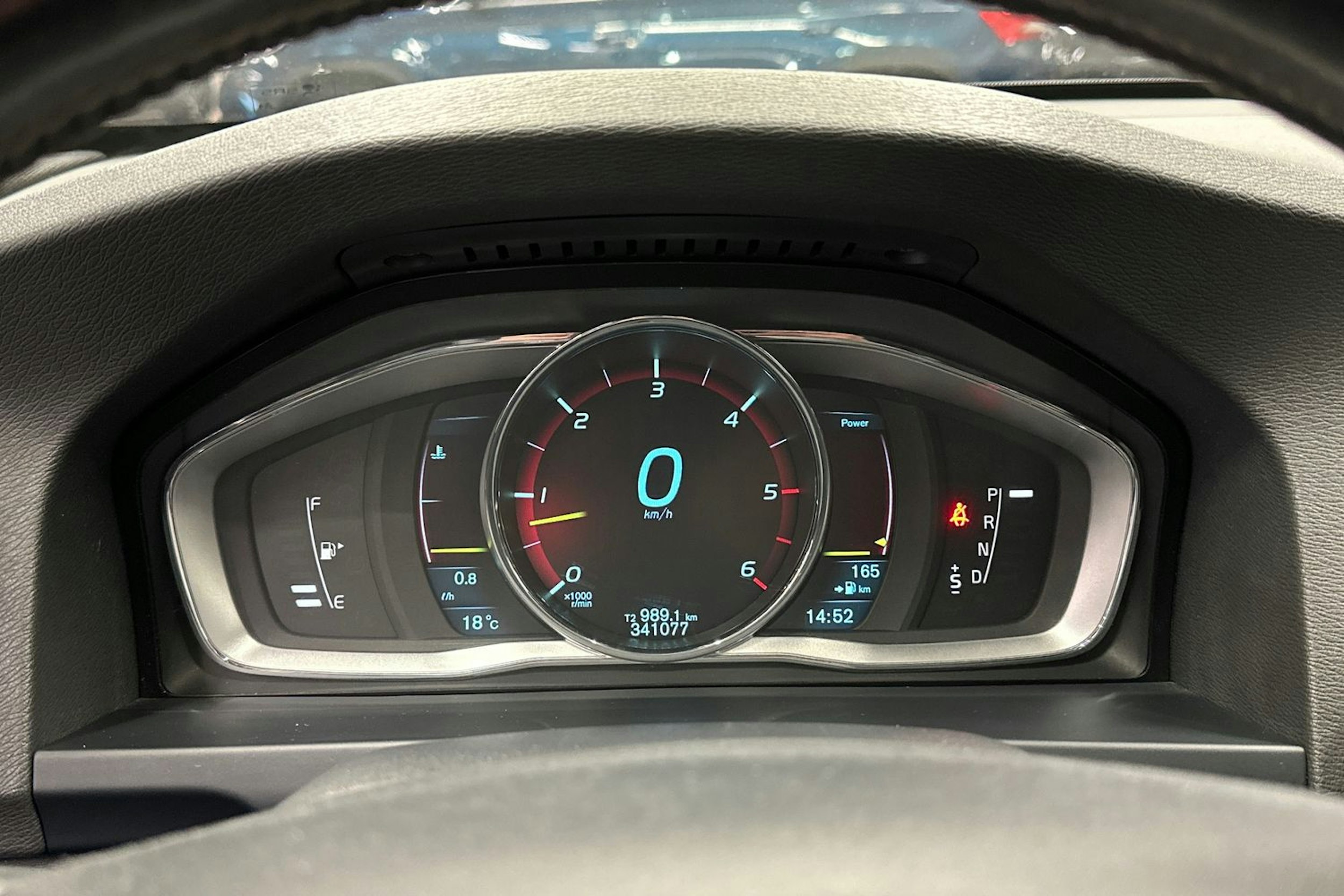valkoinen Volvo V60 2014 kuva 22.