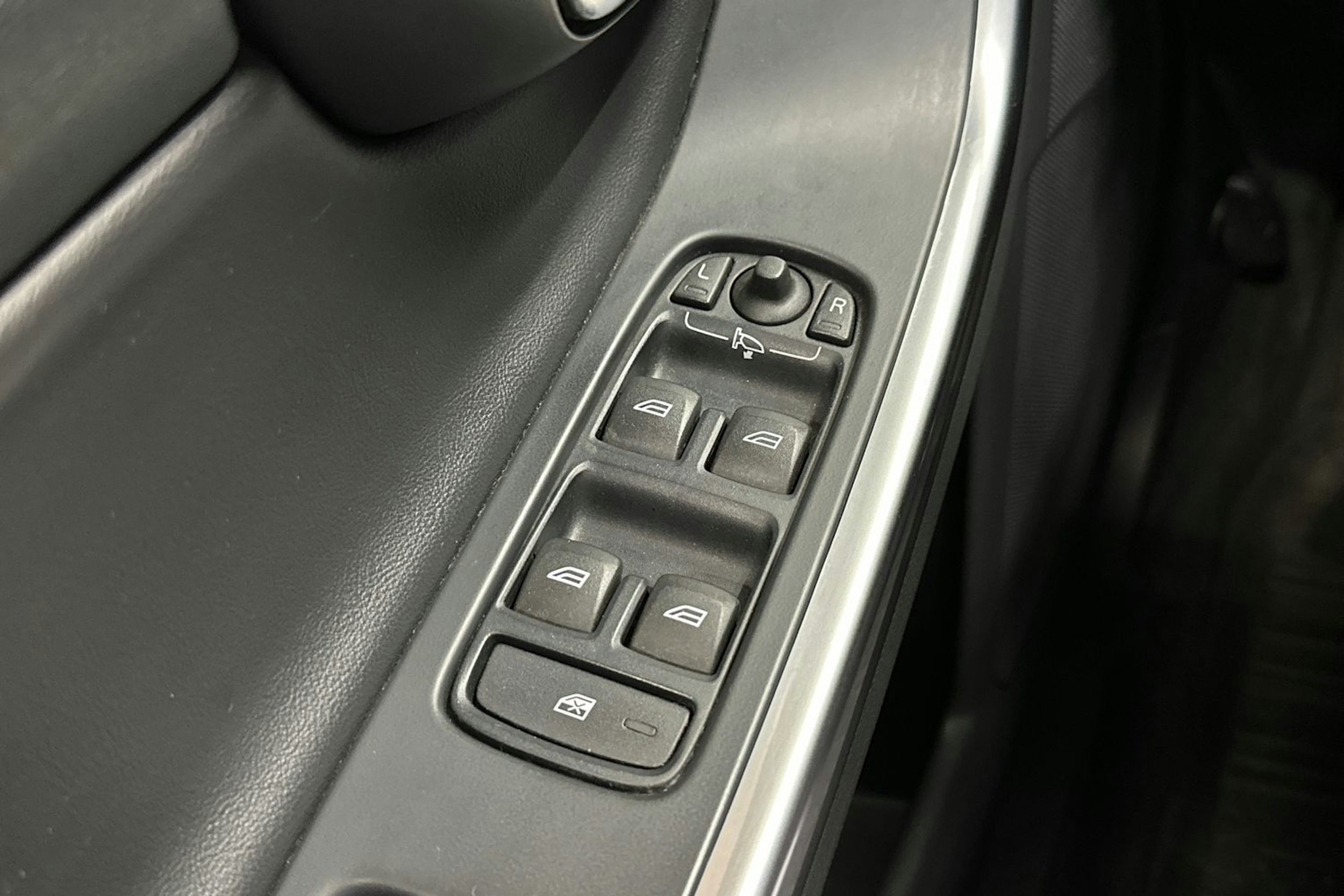 valkoinen Volvo V60 2014 kuva 27.