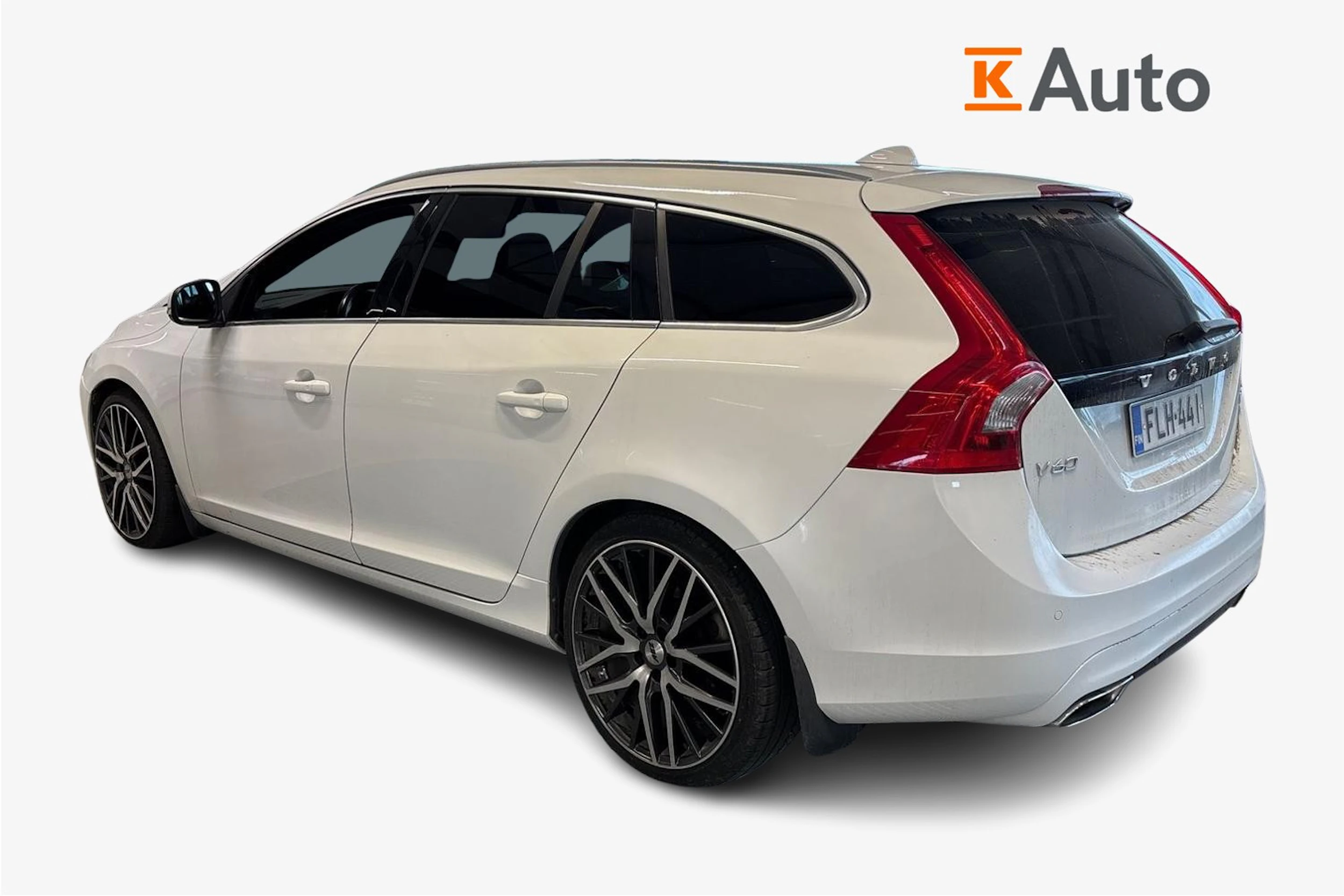 valkoinen Volvo V60 2014 kuva 2.