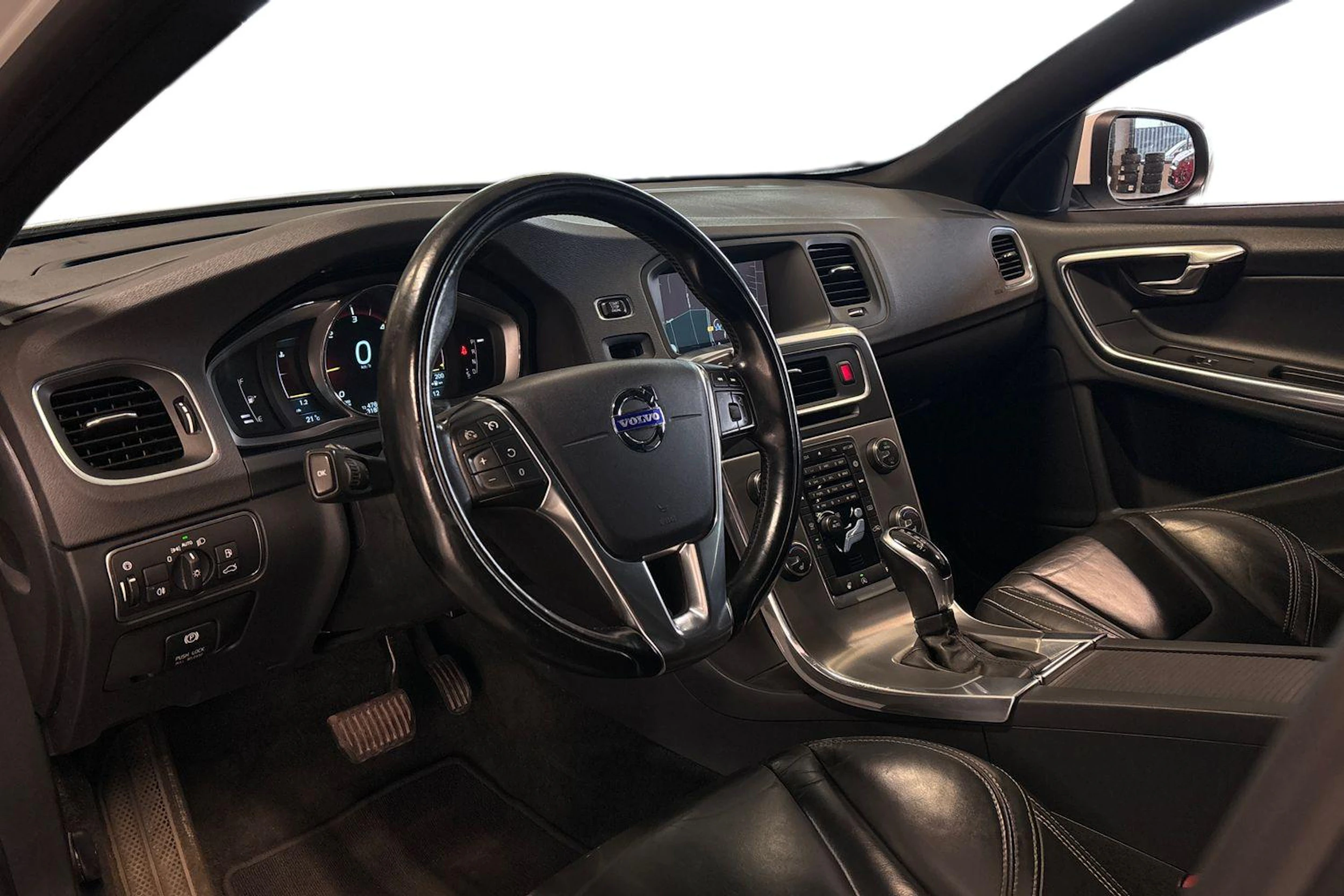 valkoinen Volvo V60 2014 kuva 3.