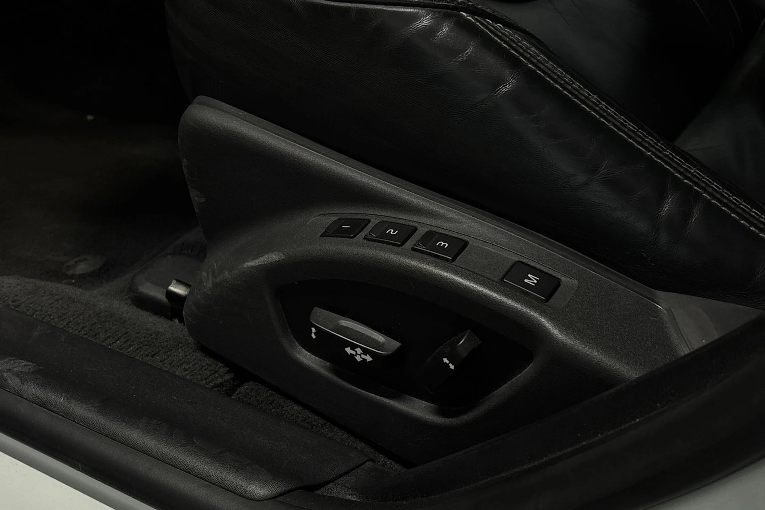 valkoinen Volvo V60 2014 kuva 4.