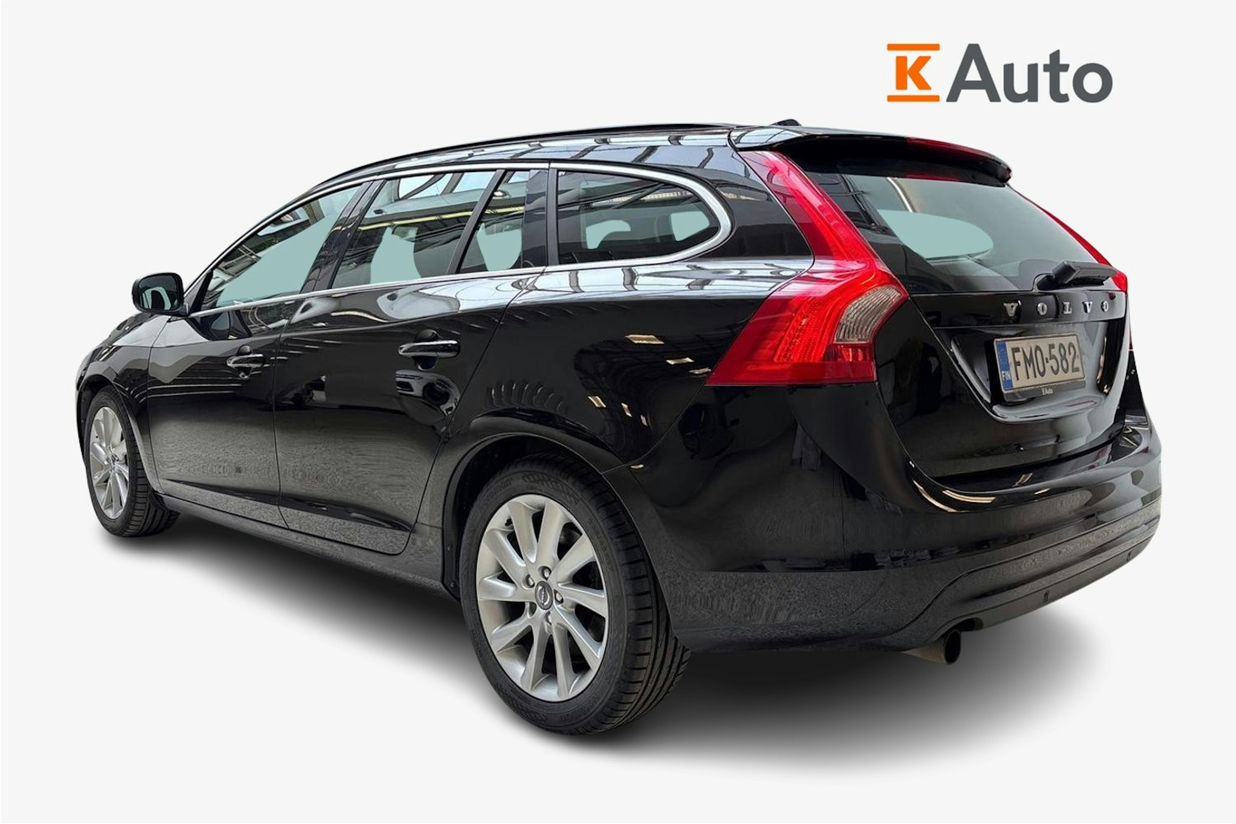 Musta Volvo V60 2015 kuva 2.