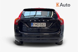 Musta Volvo V60 2015 kuva 3.