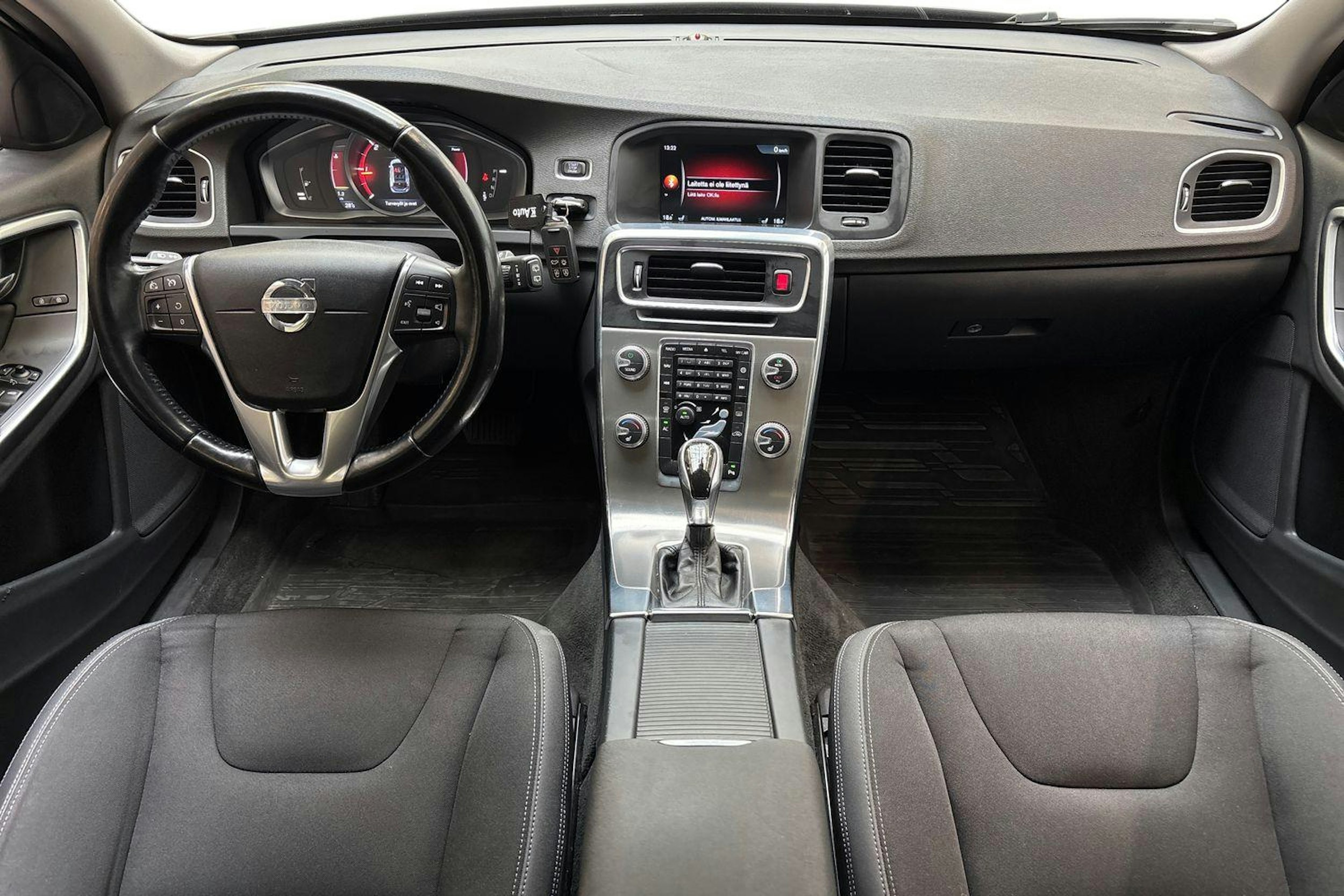 Musta Volvo V60 2015 kuva 9.