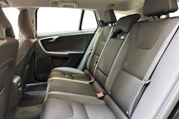 Musta Volvo V60 2015 kuva 10.