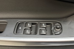 Musta Volvo V60 2015 kuva 17.