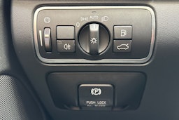 Musta Volvo V60 2015 kuva 18.