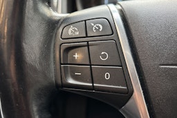 Musta Volvo V60 2015 kuva 19.