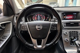 Musta Volvo V60 2015 kuva 21.
