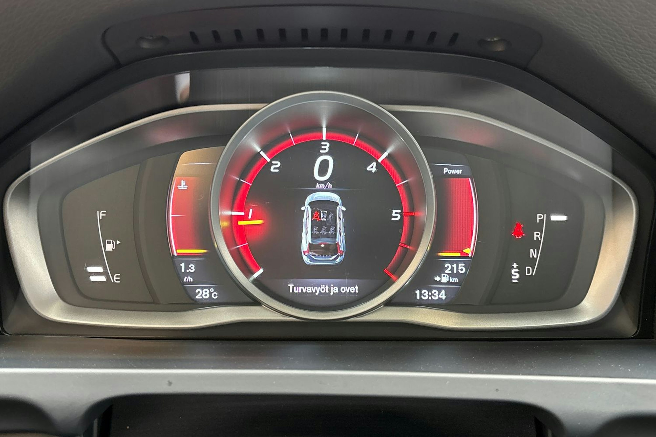 Musta Volvo V60 2015 kuva 22.