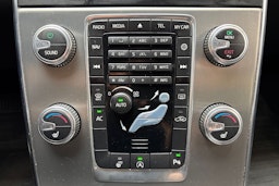 Musta Volvo V60 2015 kuva 26.