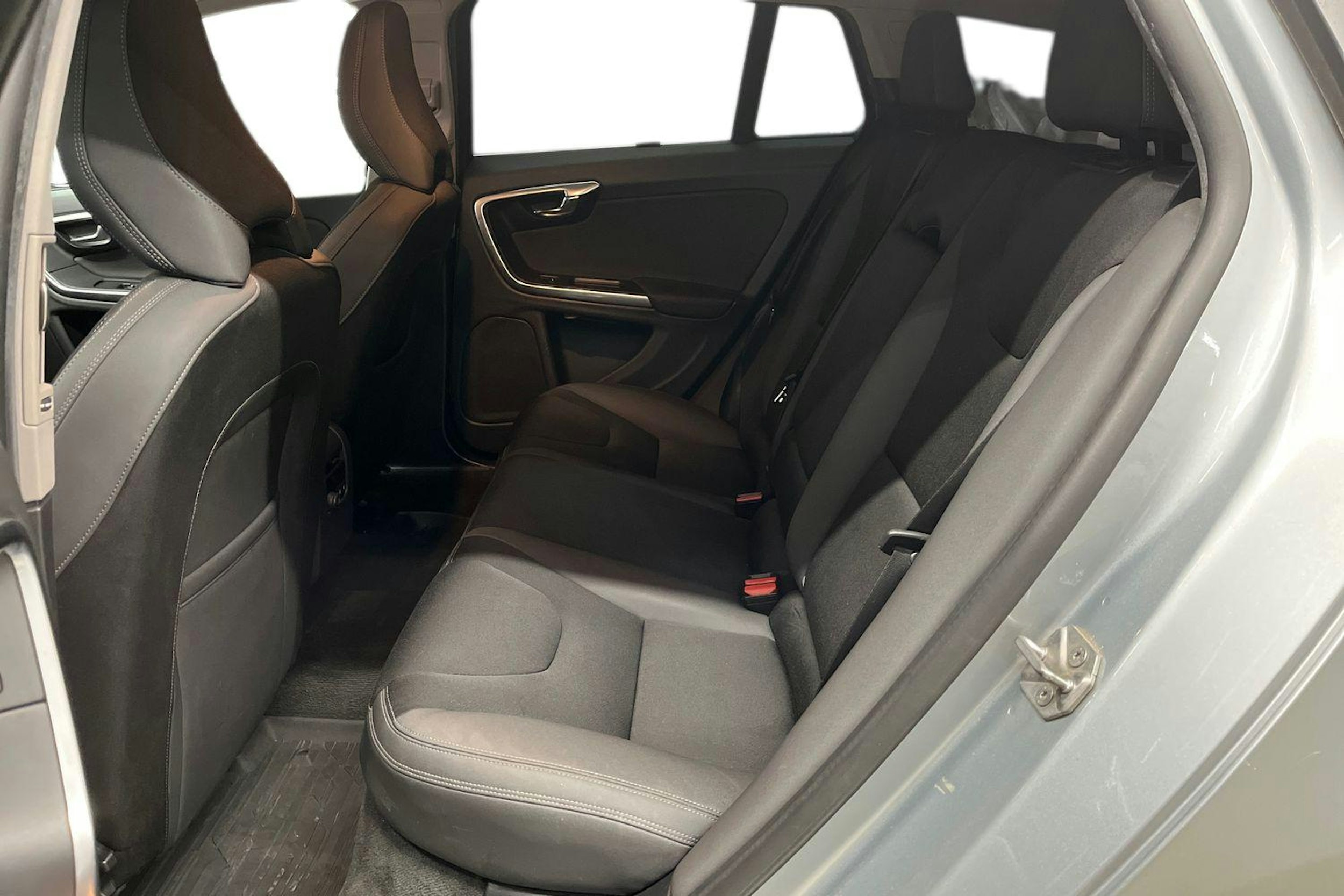 met. hopea Volvo V60 2015 kuva 8.