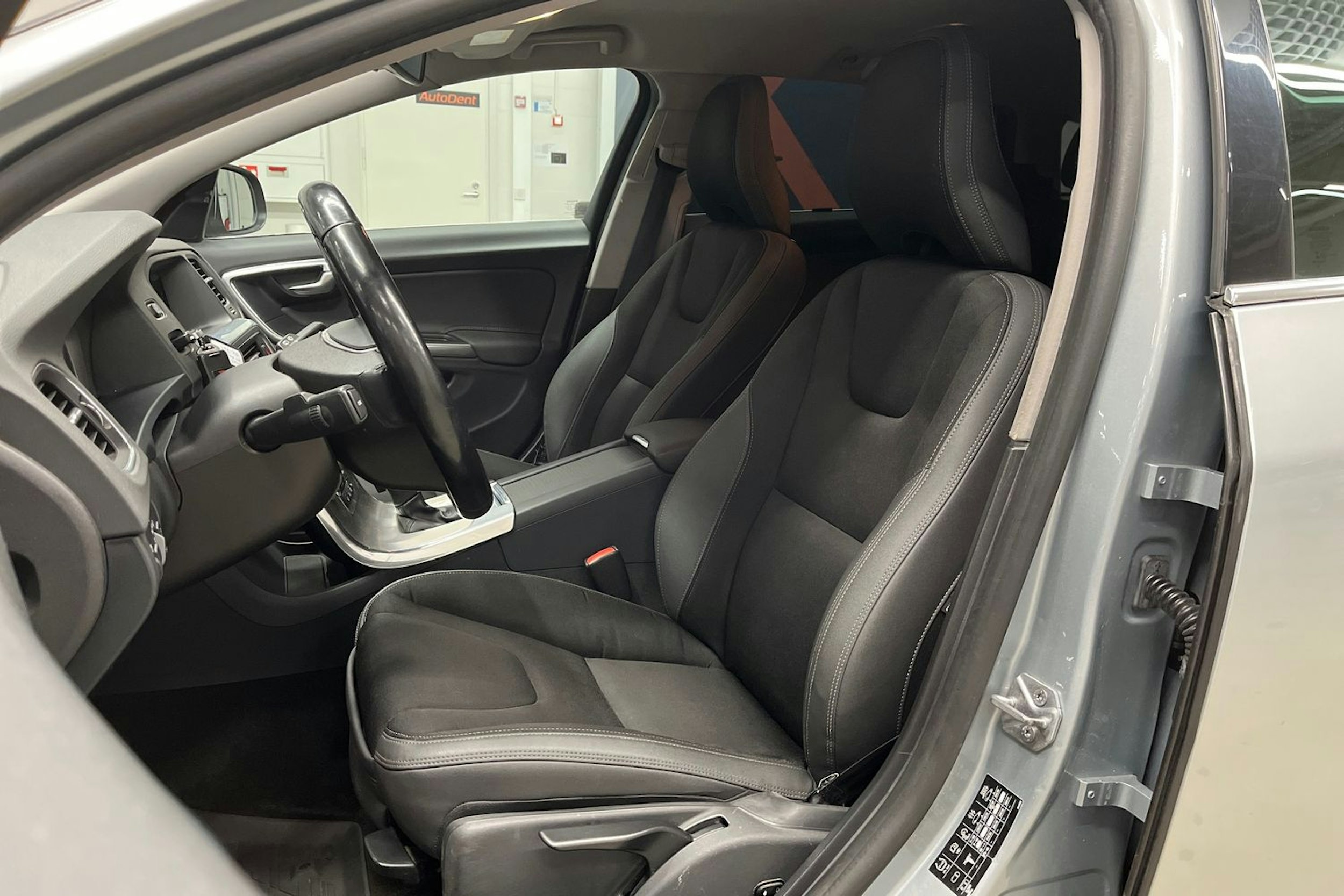 met. hopea Volvo V60 2015 kuva 11.