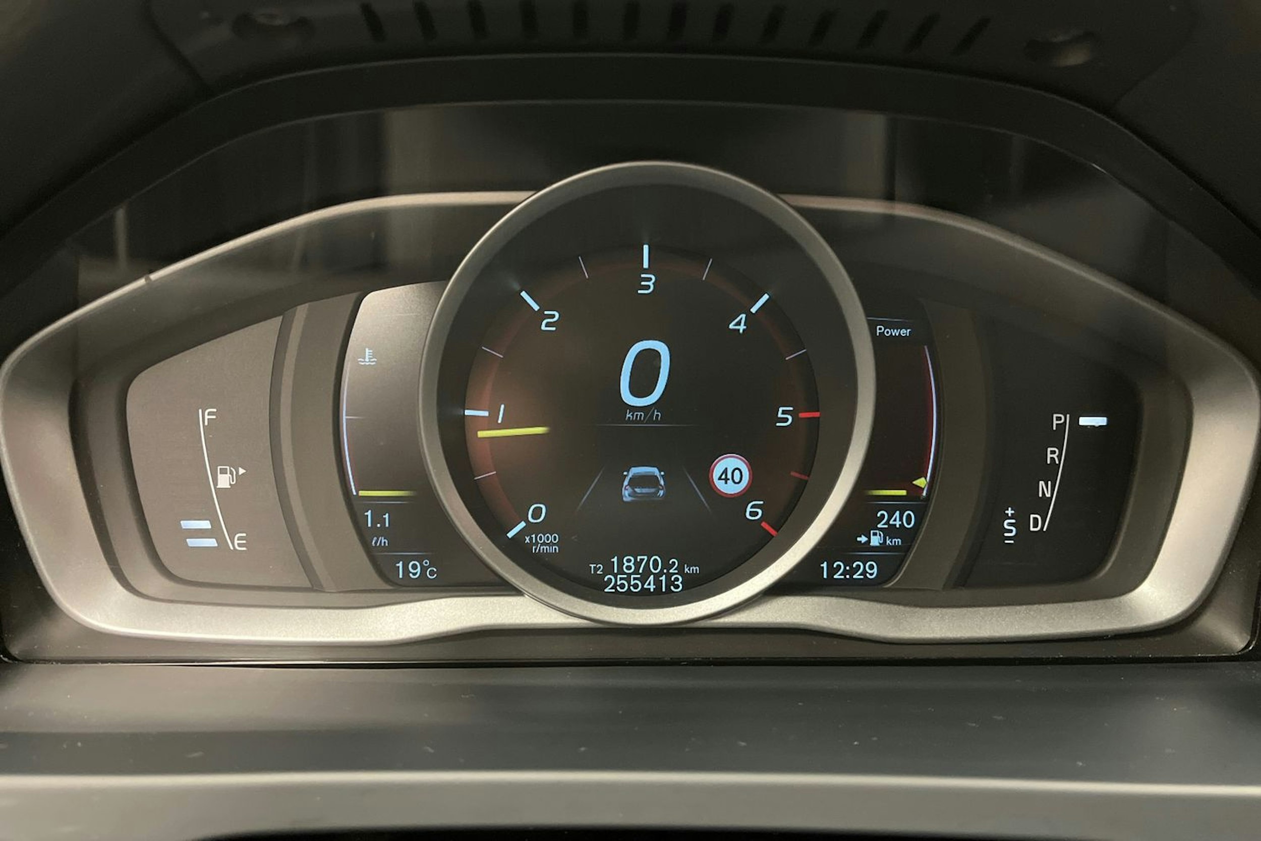 met. hopea Volvo V60 2015 kuva 15.