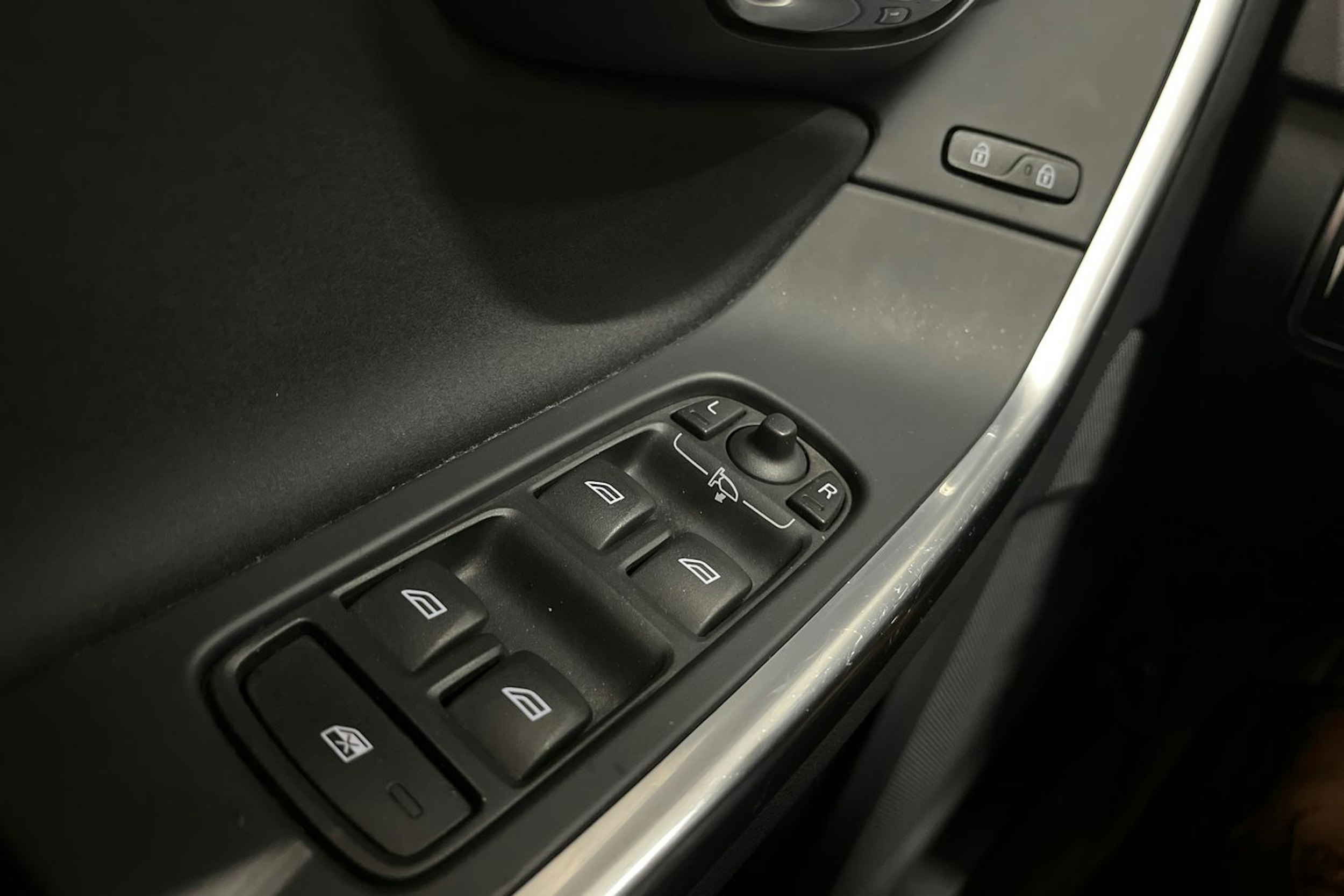 met. hopea Volvo V60 2015 kuva 24.