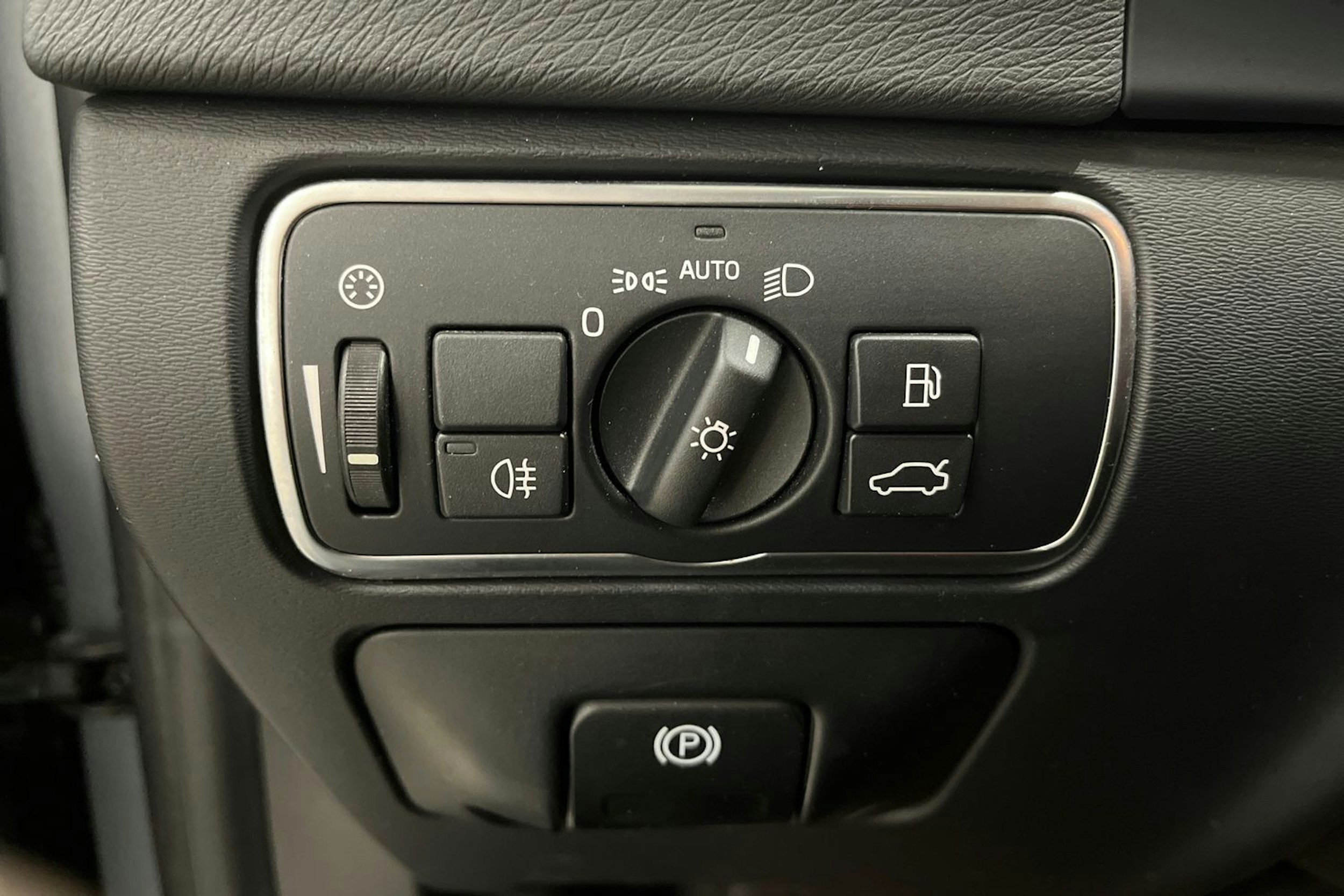 met. hopea Volvo V60 2015 kuva 25.