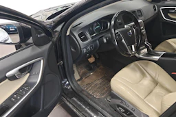 musta Volvo V60 2014 kuva 3.