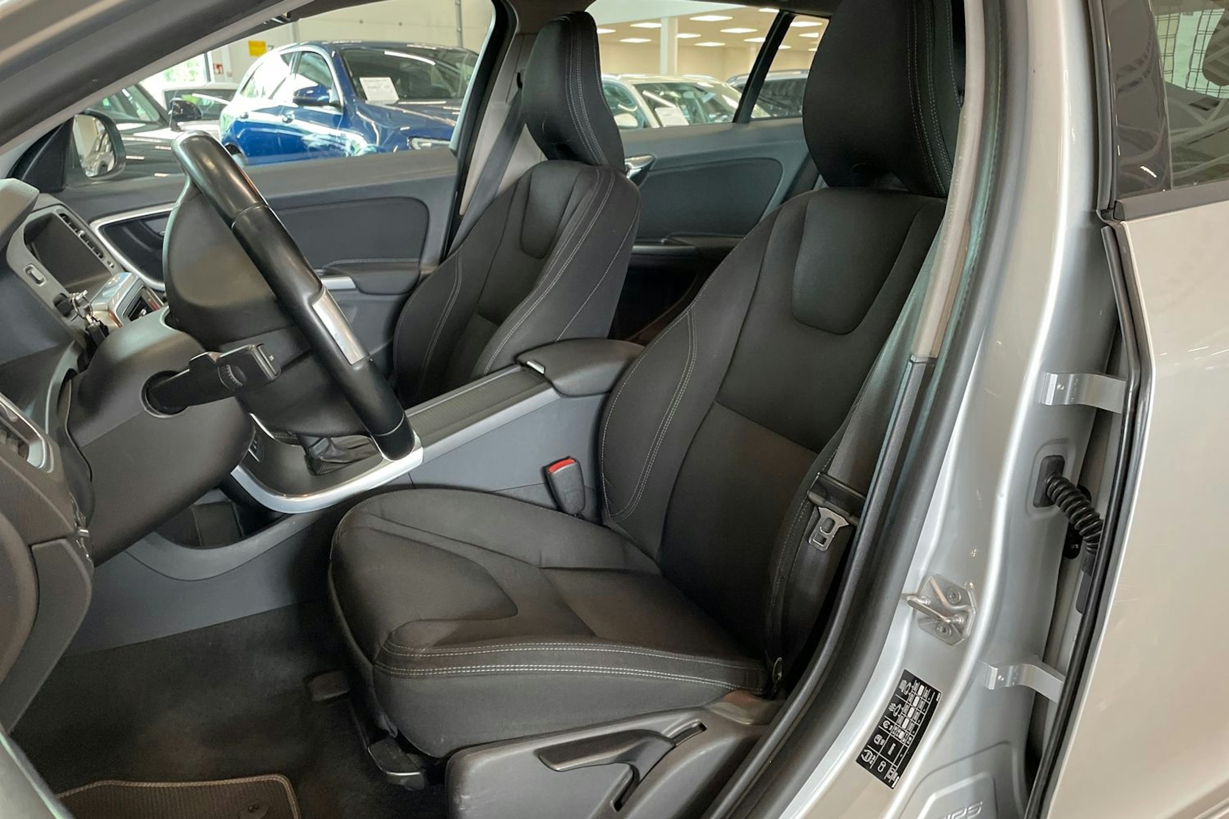 hopea Volvo V60 2014 kuva 14.