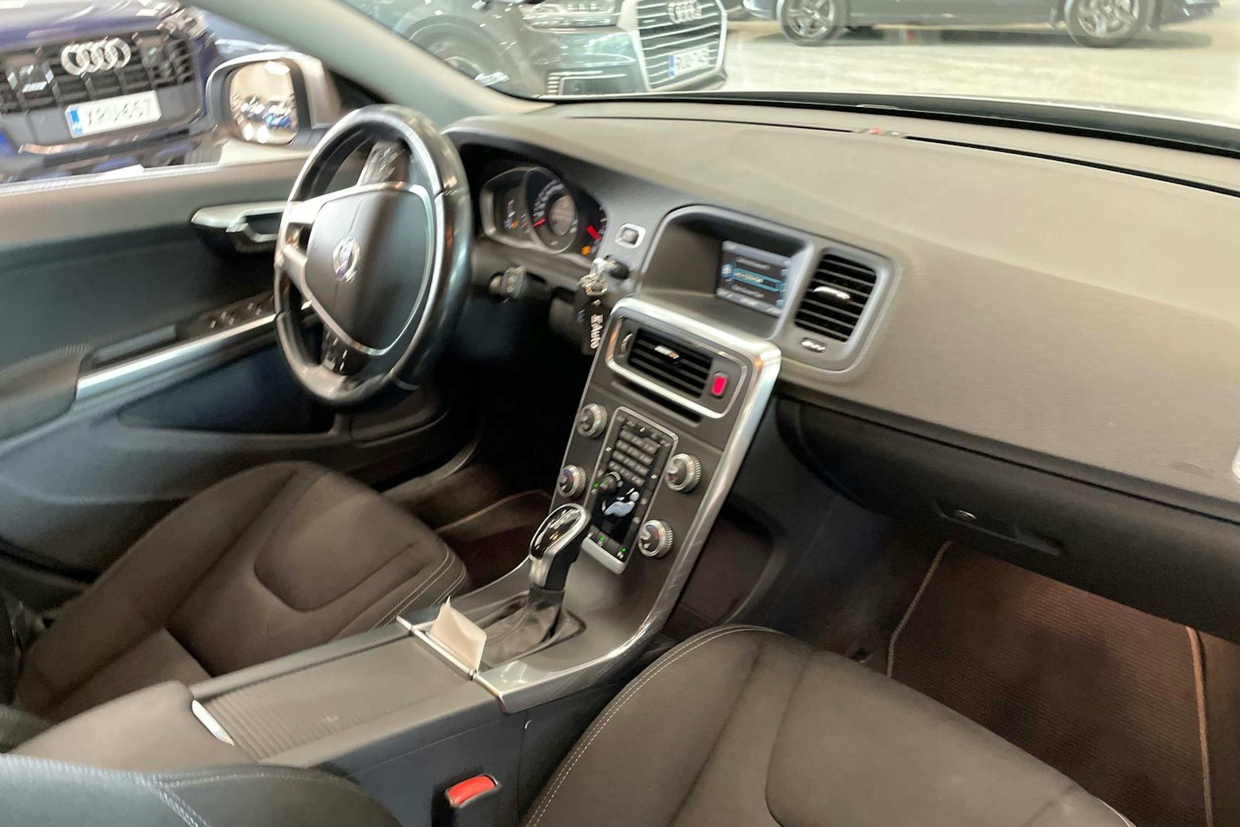 hopea Volvo V60 2014 kuva 15.