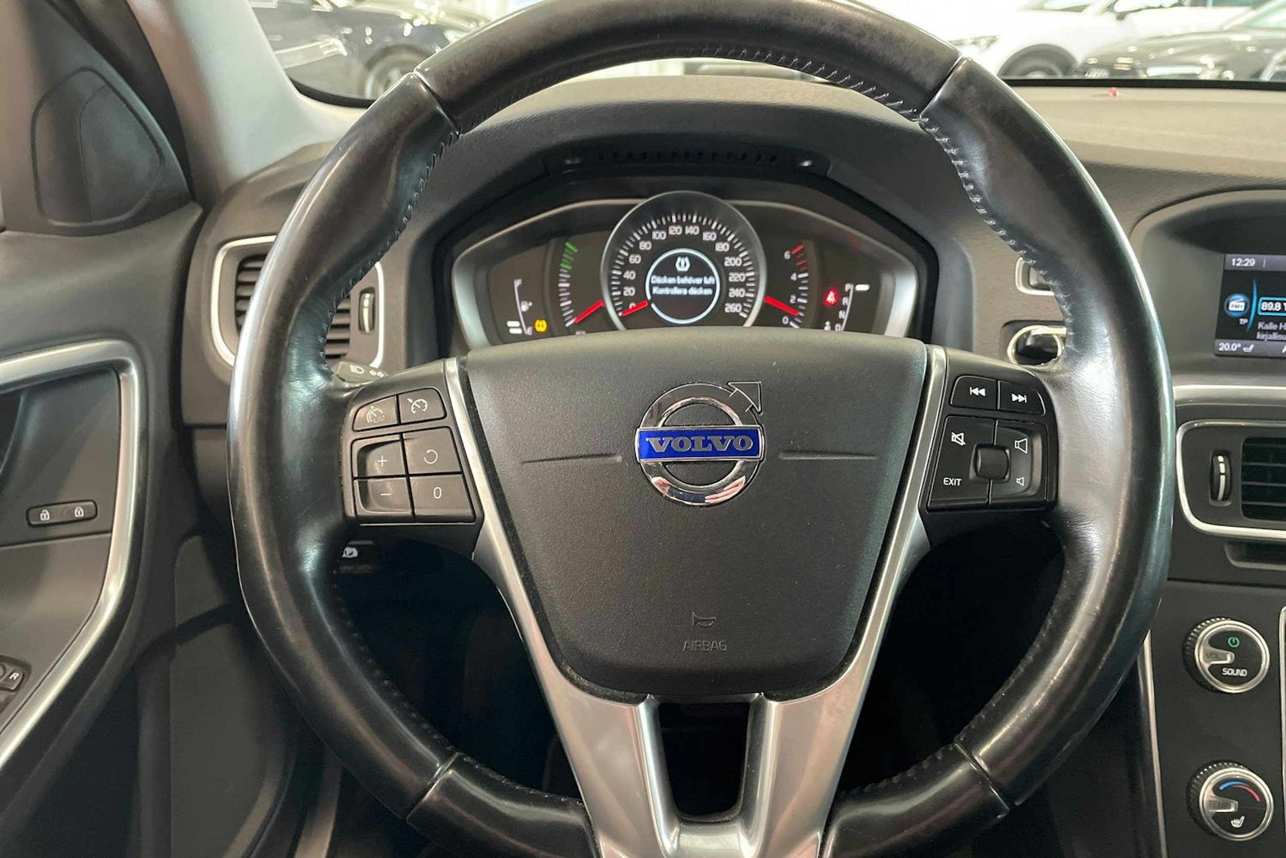 hopea Volvo V60 2014 kuva 16.