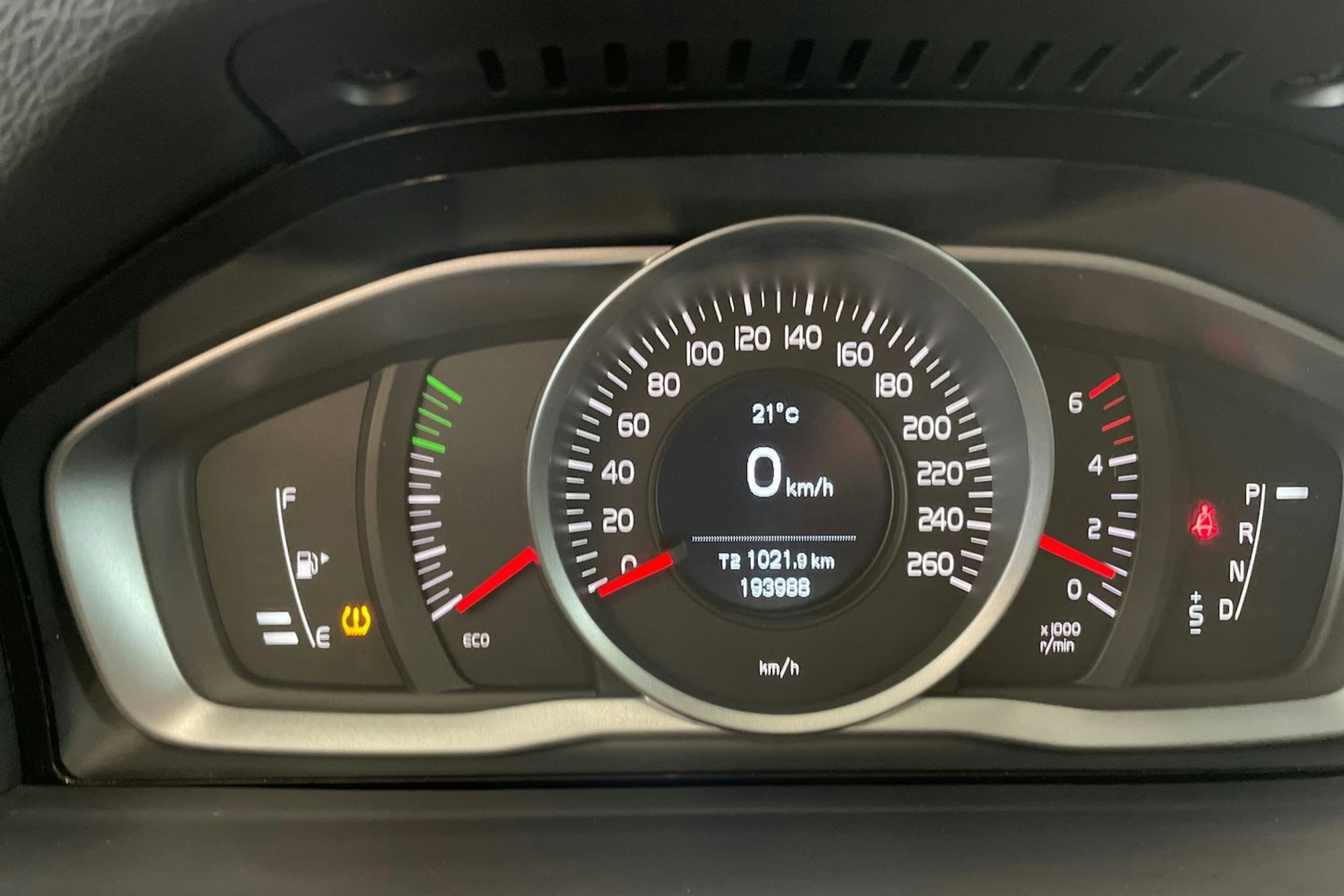hopea Volvo V60 2014 kuva 19.