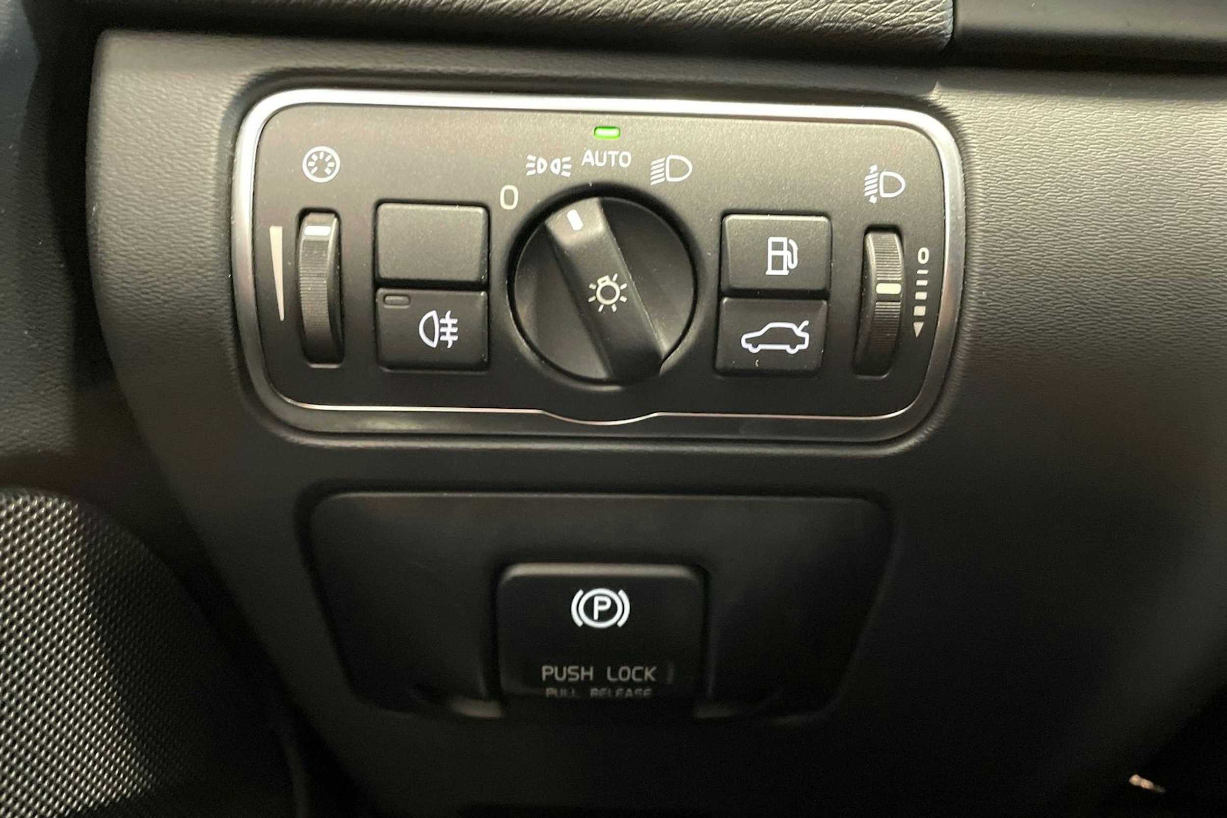 hopea Volvo V60 2014 kuva 20.