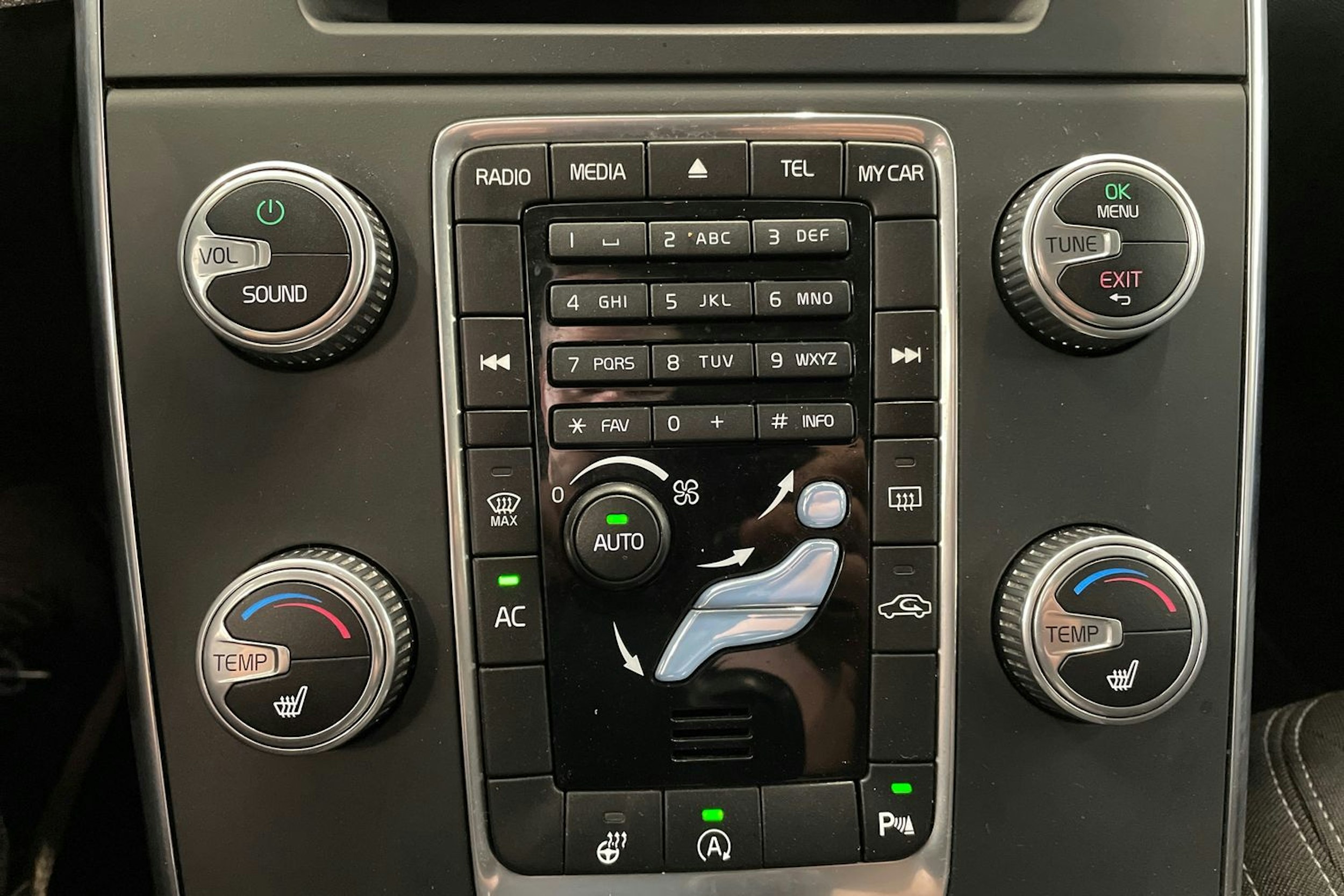 hopea Volvo V60 2014 kuva 24.