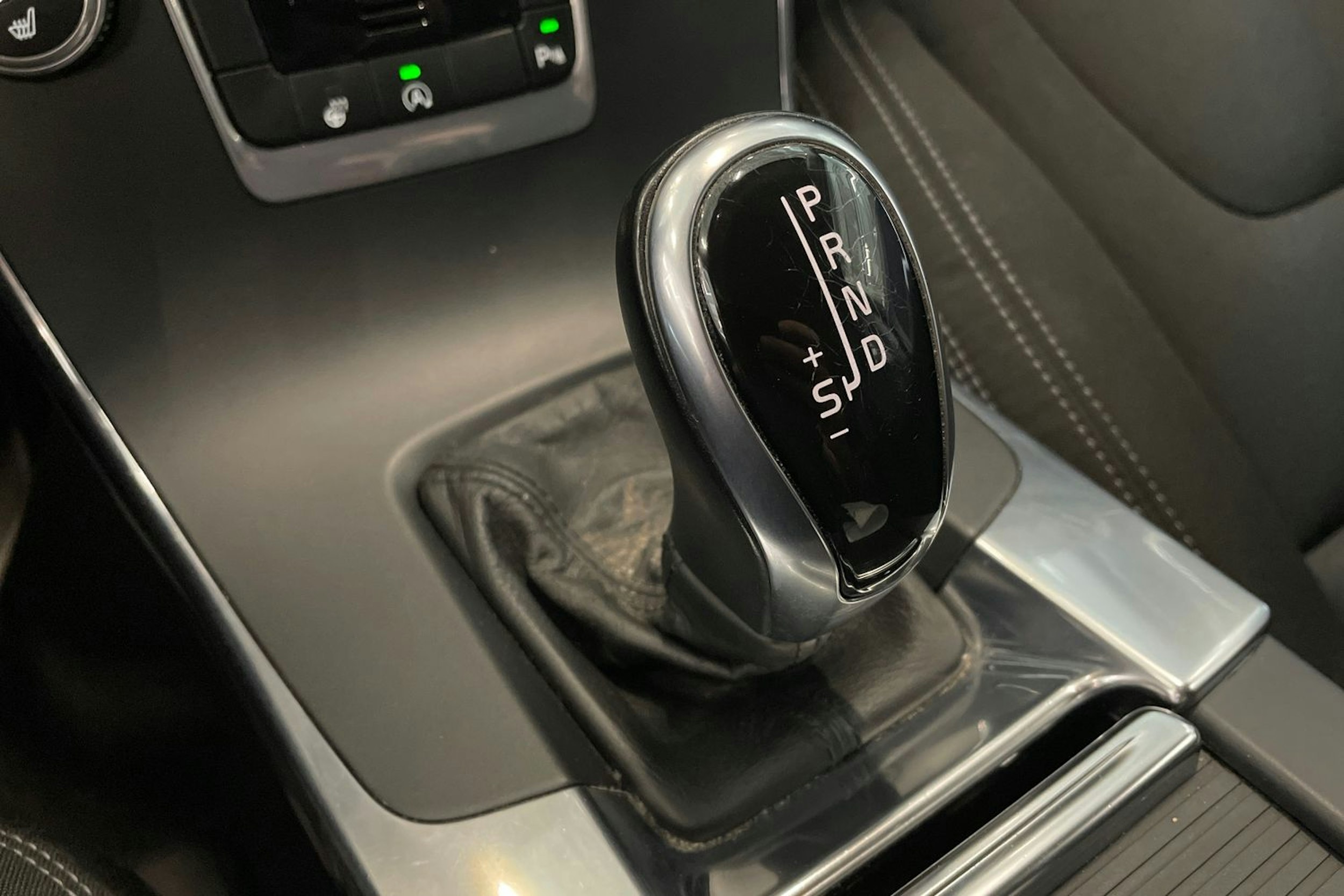 hopea Volvo V60 2014 kuva 25.