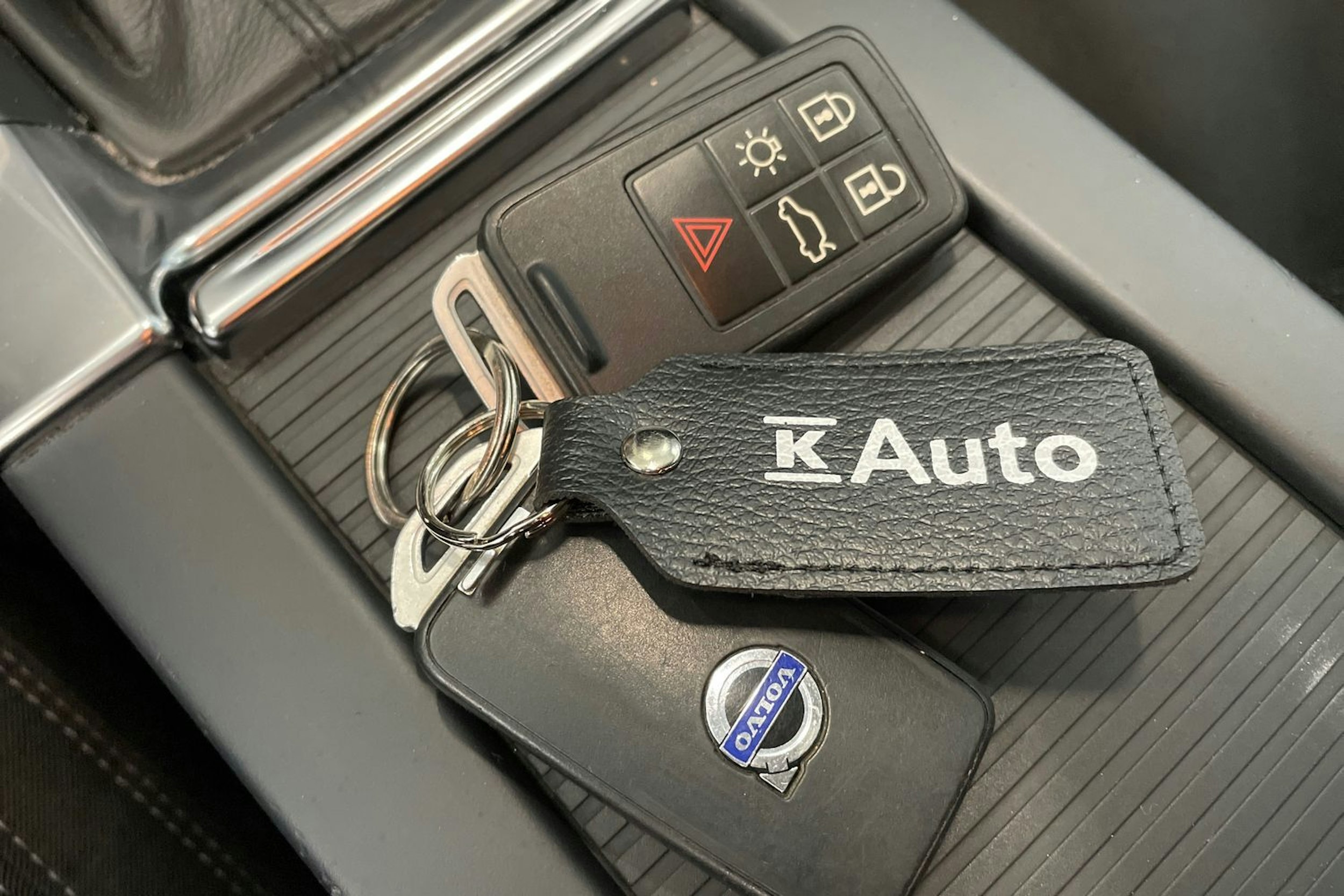 hopea Volvo V60 2014 kuva 26.