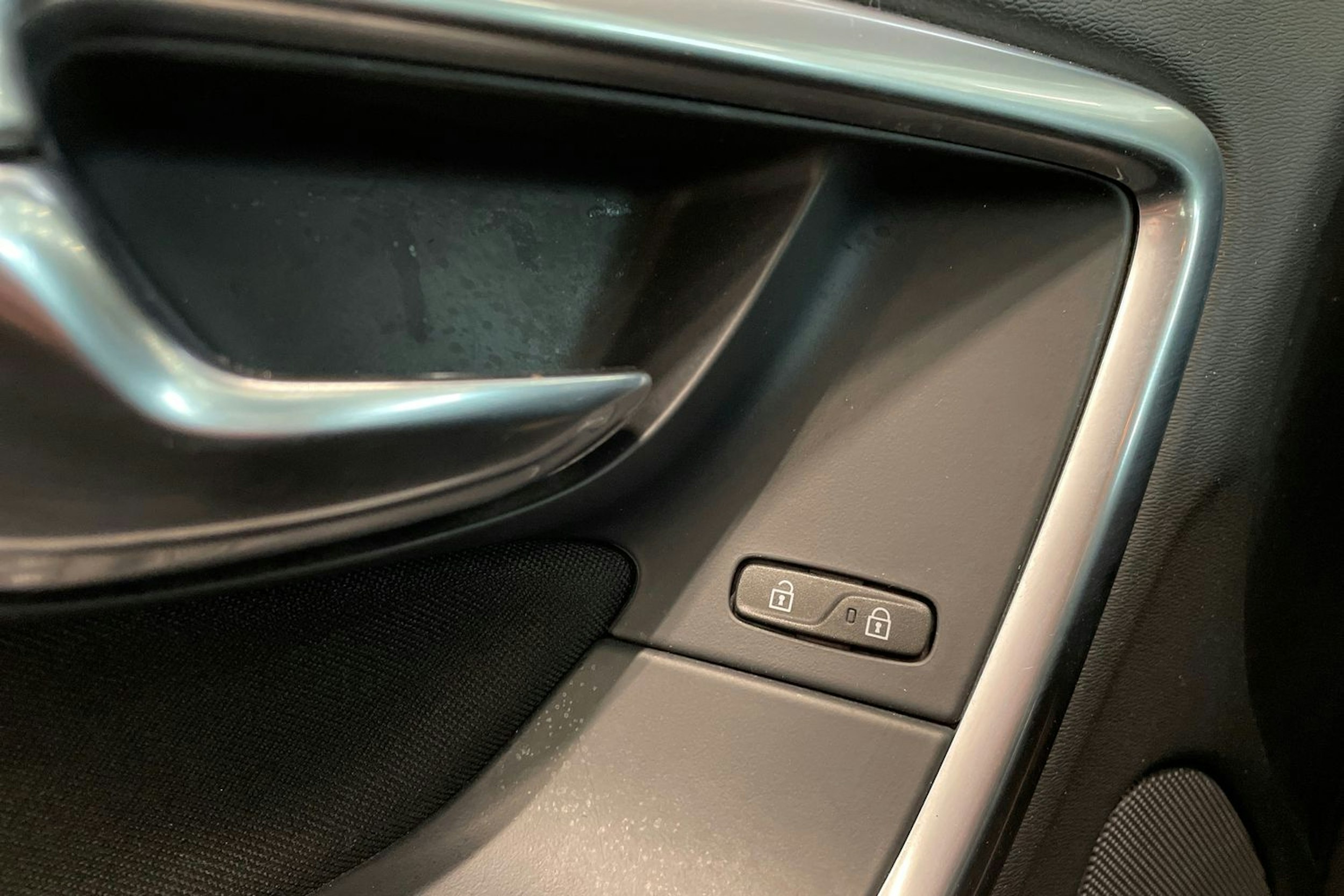 hopea Volvo V60 2014 kuva 28.