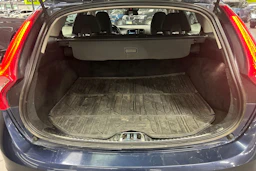sininen Volvo V60 2014 kuva 13.