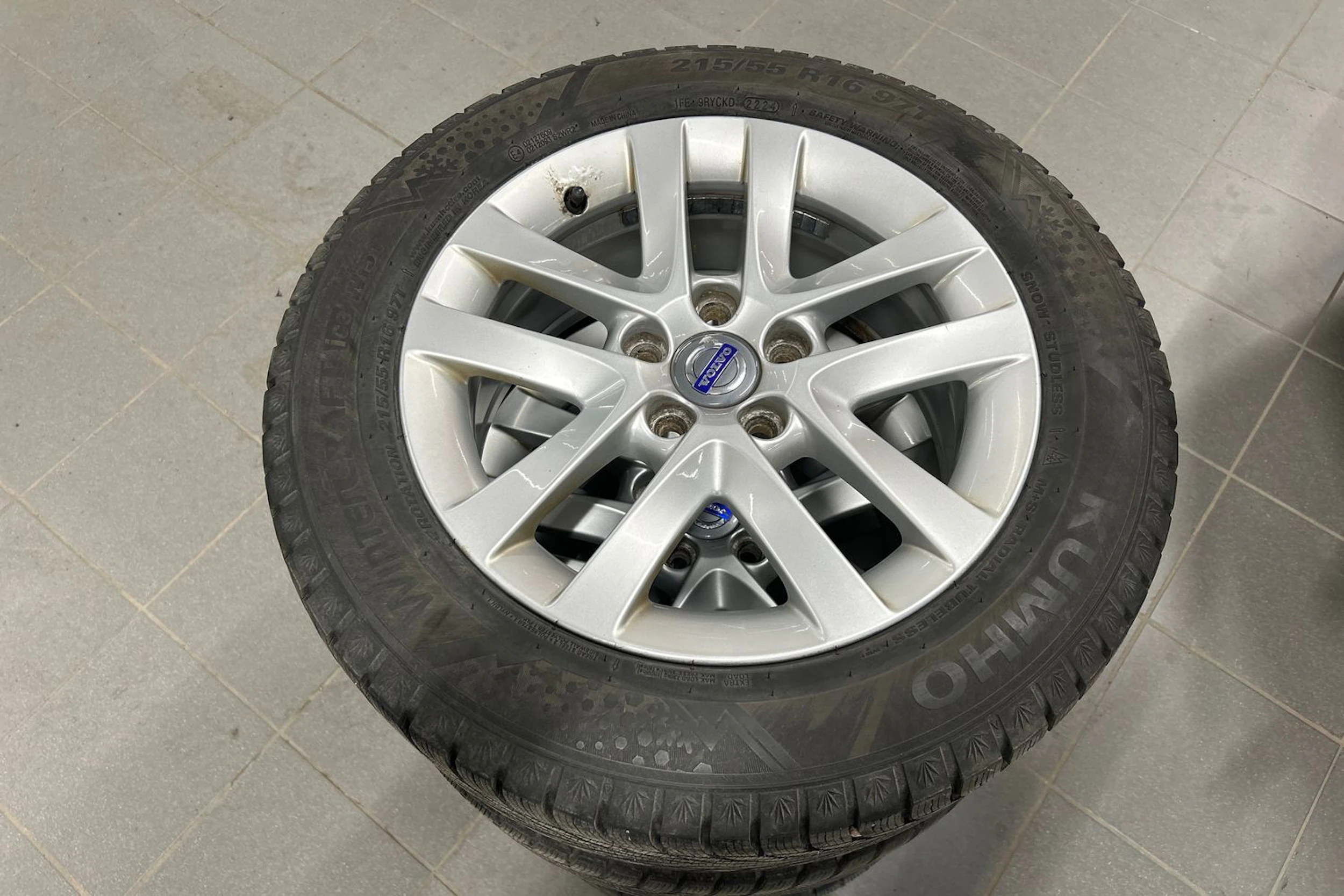 sininen Volvo V60 2014 kuva 14.