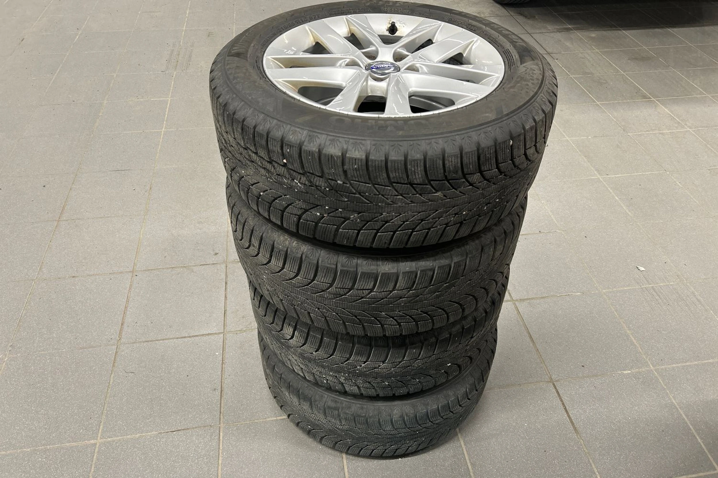 sininen Volvo V60 2014 kuva 15.