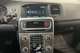 sininen Volvo V60 2014 kuva 19.