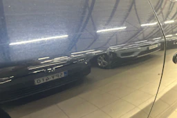 sininen Volvo V60 2014 kuva 32.