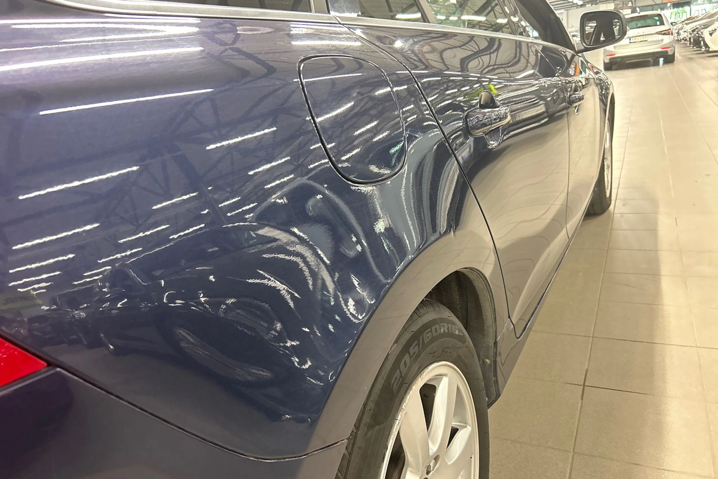 sininen Volvo V60 2014 kuva 33.