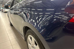 sininen Volvo V60 2014 kuva 34.