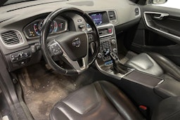sininen Volvo V60 2014 kuva 6.